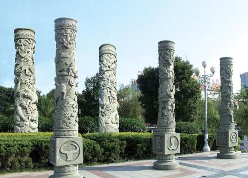 石雕龍柱