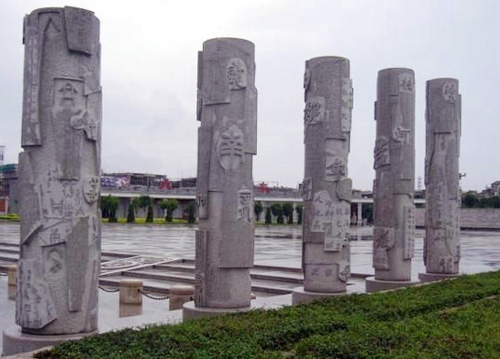 石雕龍柱