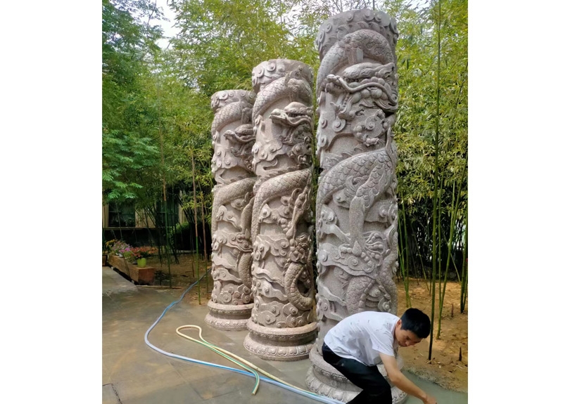 石雕龍柱