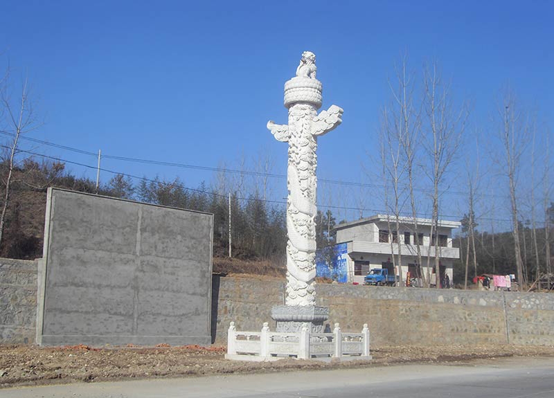 石雕龍柱
